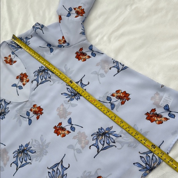 LUSH SIZE M | Floral V-Neck Blouse - Blue and Orange | Flare SLEEVE - Picture 5 of 7